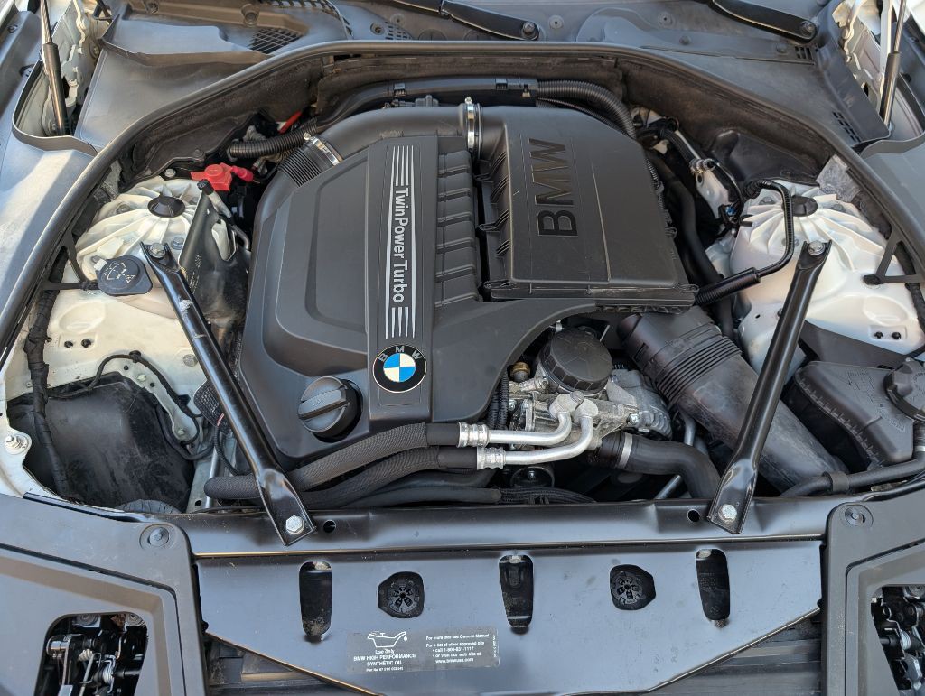 2013 BMW 5 Series Image 21