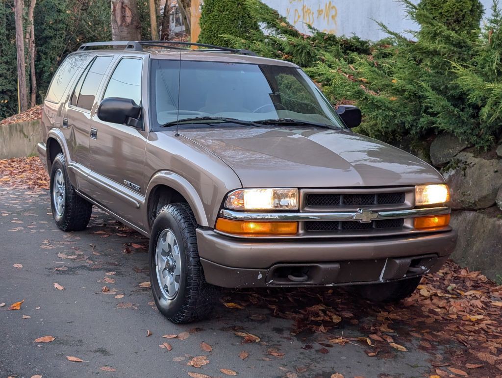 2002 Chevrolet Blazer Image 1