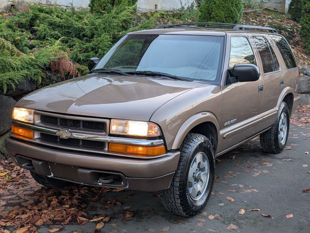 2002 Chevrolet Blazer Image 2
