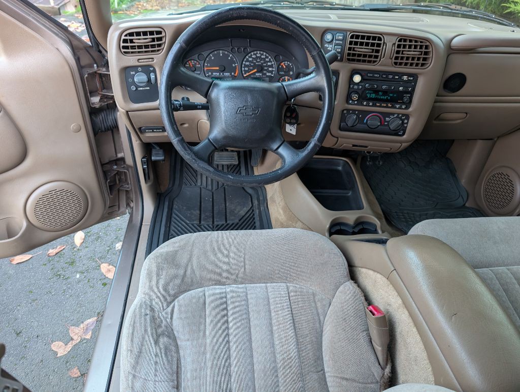 2002 Chevrolet Blazer Image 8