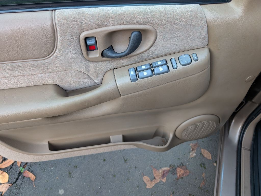 2002 Chevrolet Blazer Image 13