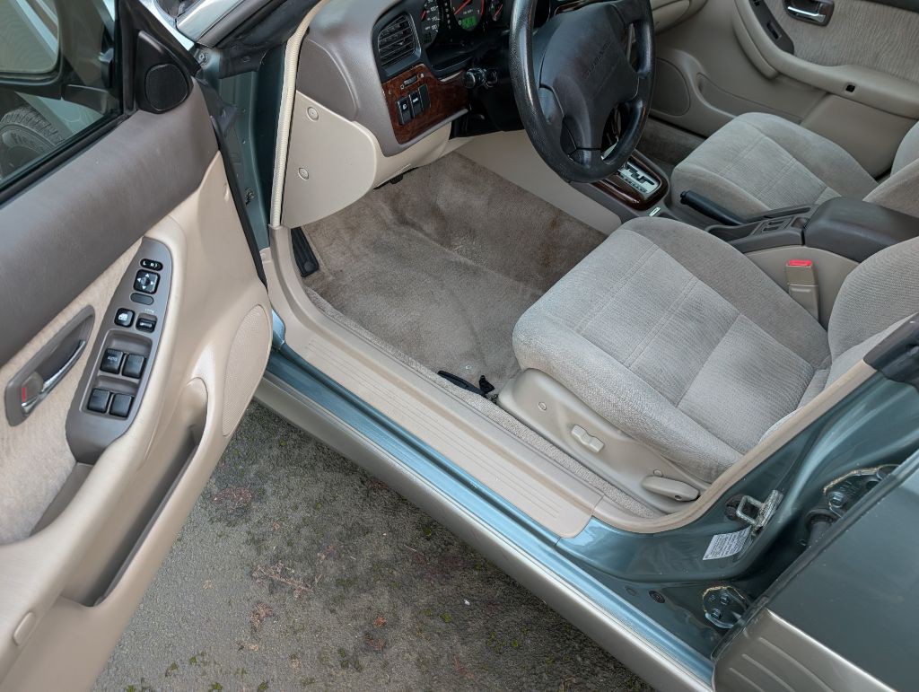 2001 Subaru Legacy Image 7