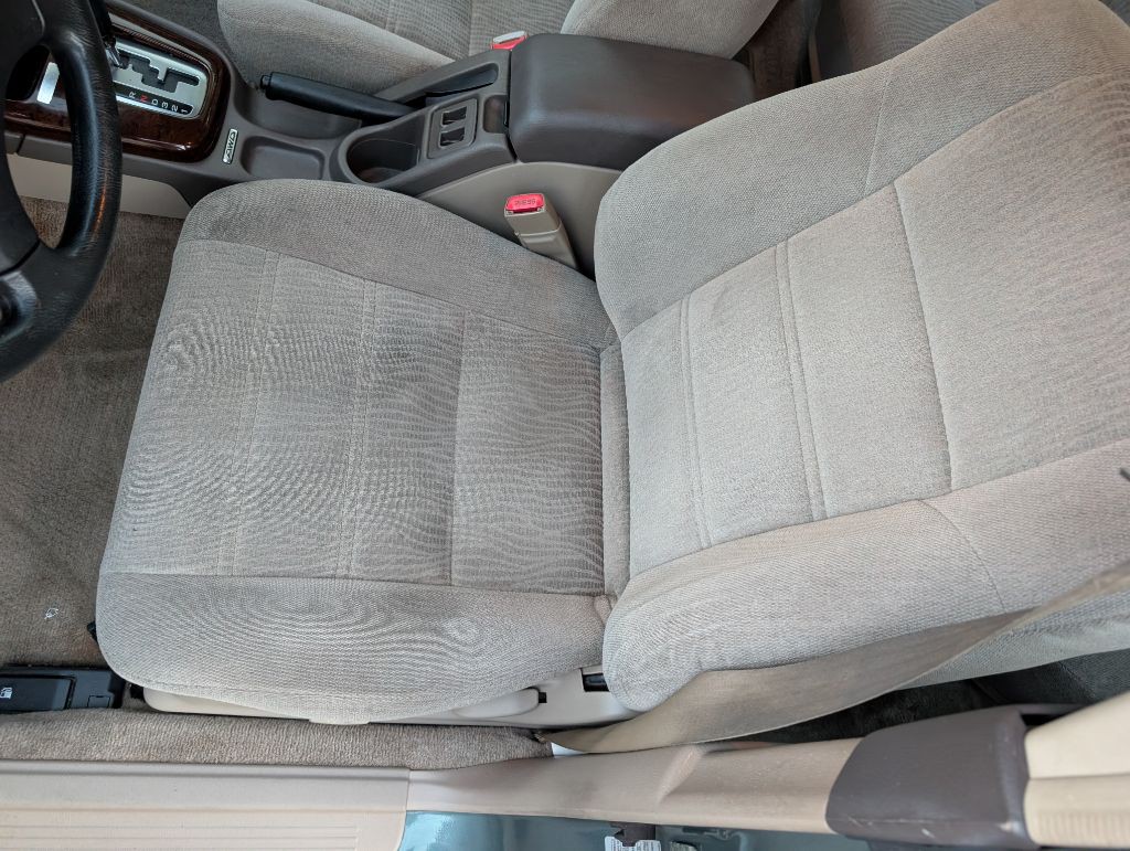 2001 Subaru Legacy Image 8
