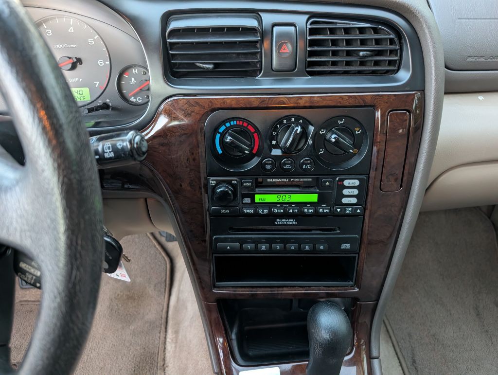 2001 Subaru Legacy Image 10
