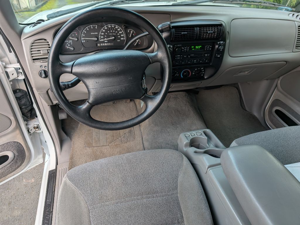 2000 Ford Explorer Image 9