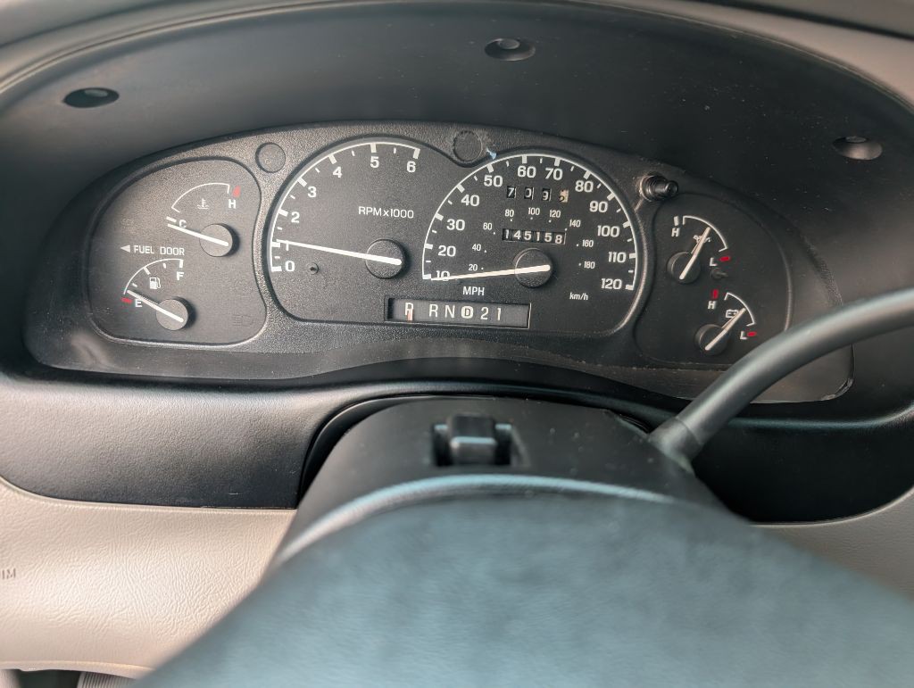 2000 Ford Explorer Image 11