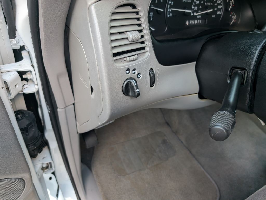 2000 Ford Explorer Image 12