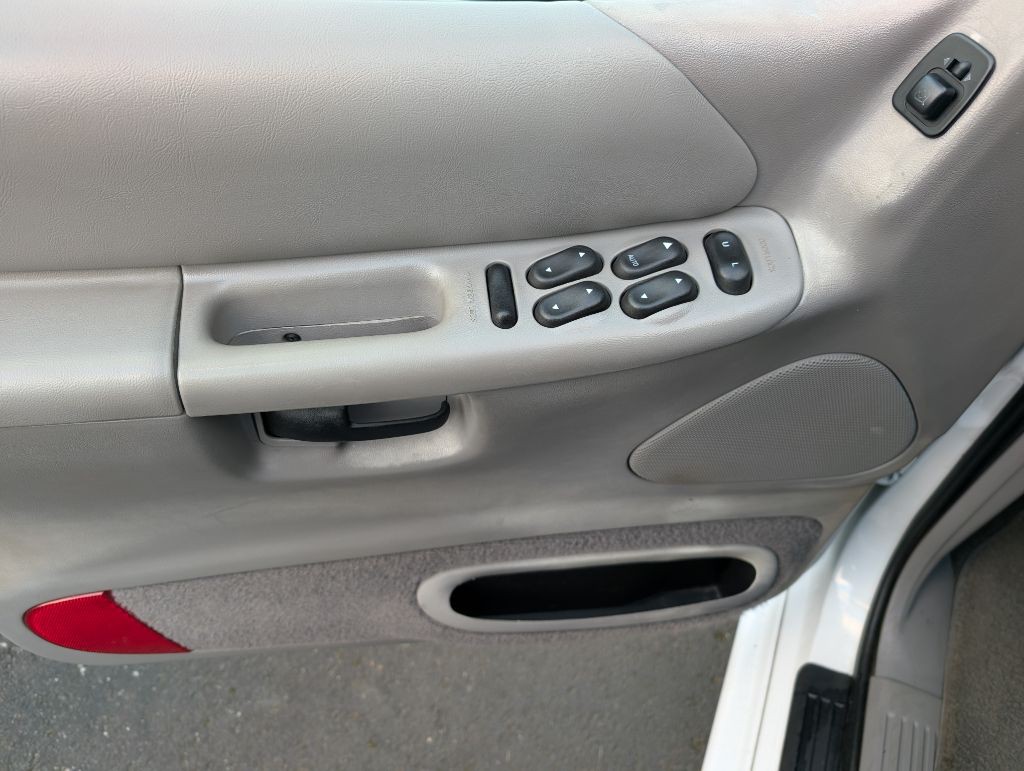 2000 Ford Explorer Image 14