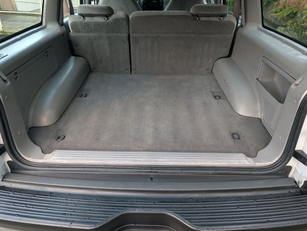 2000 Ford Explorer Image 16