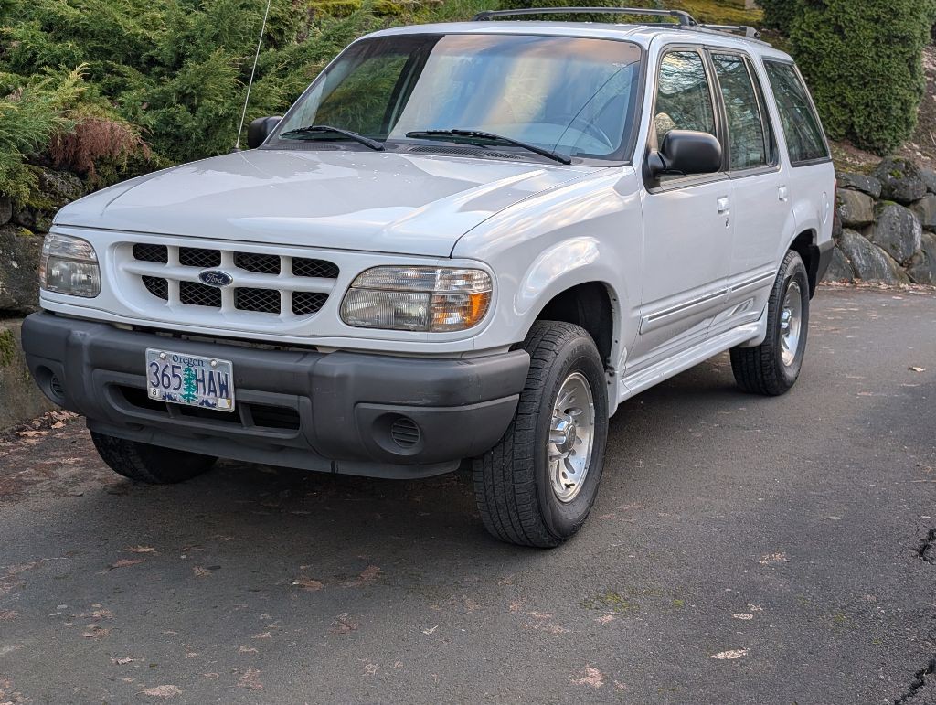 2000 Ford Explorer Image 2