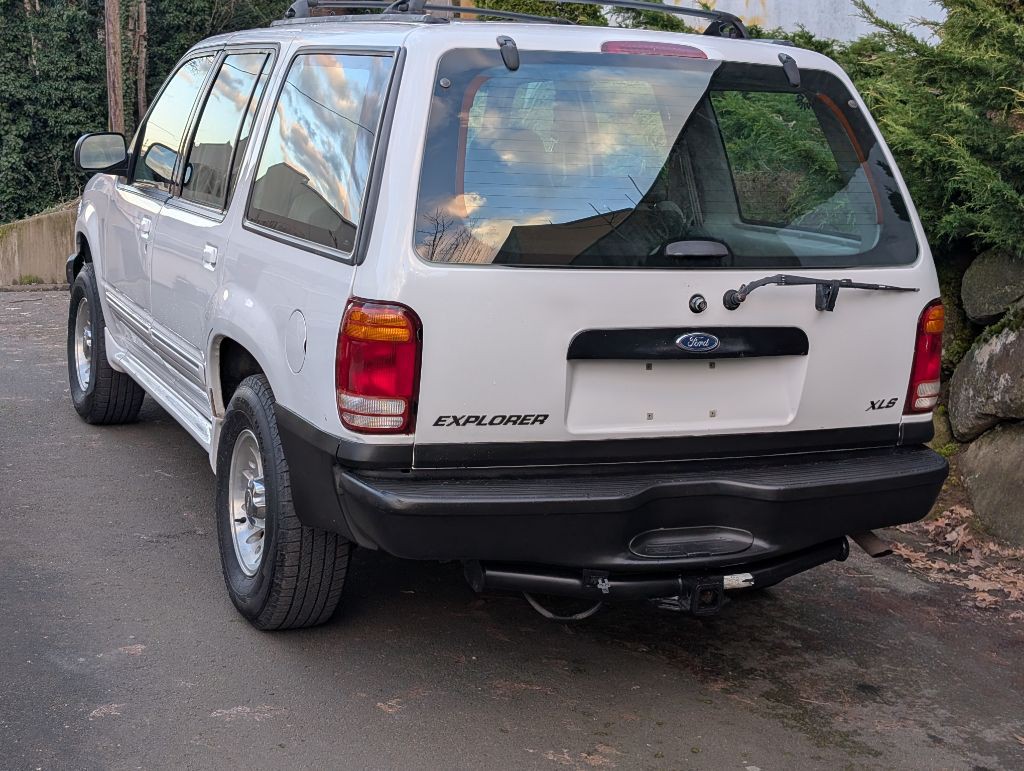 2000 Ford Explorer Image 3