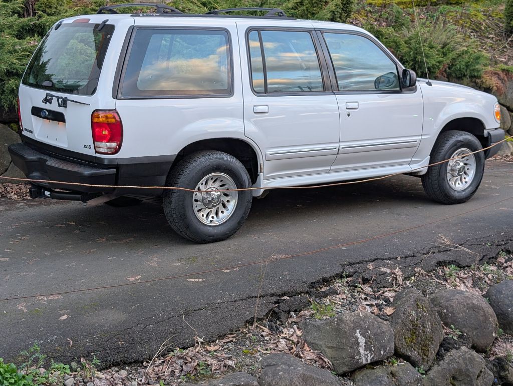 2000 Ford Explorer Image 5