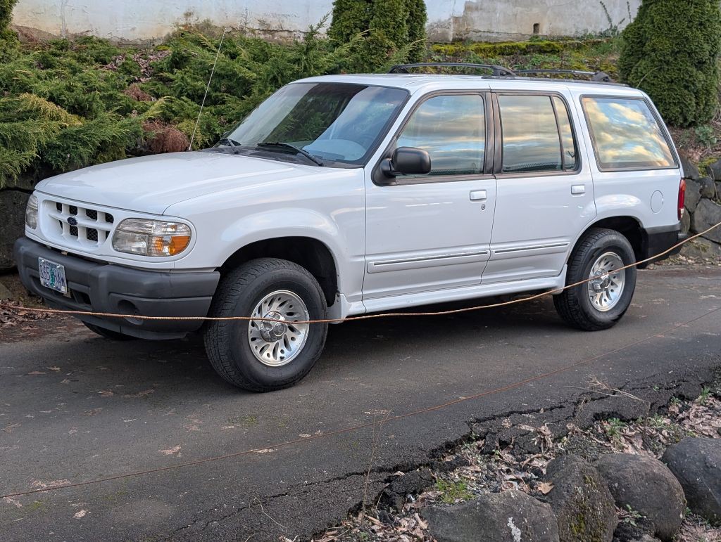 2000 Ford Explorer Image 6