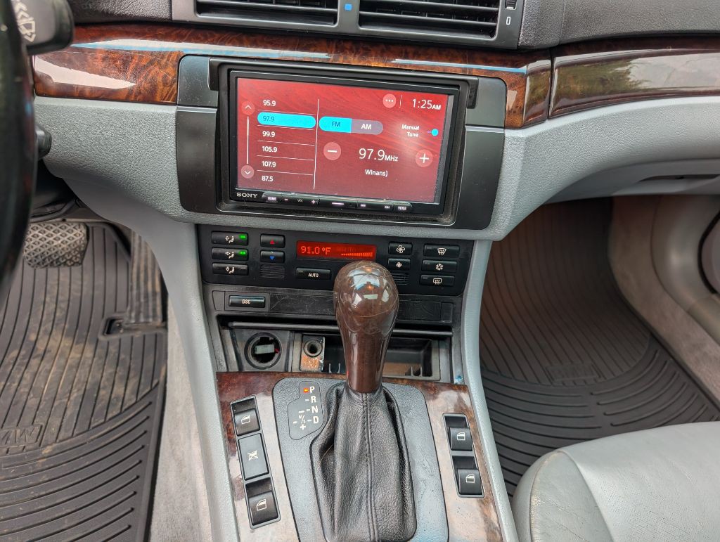 2005 BMW 3 Series Image 11