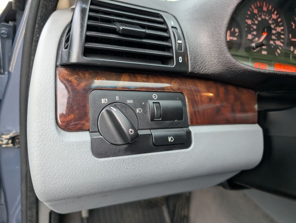 2005 BMW 3 Series Image 12