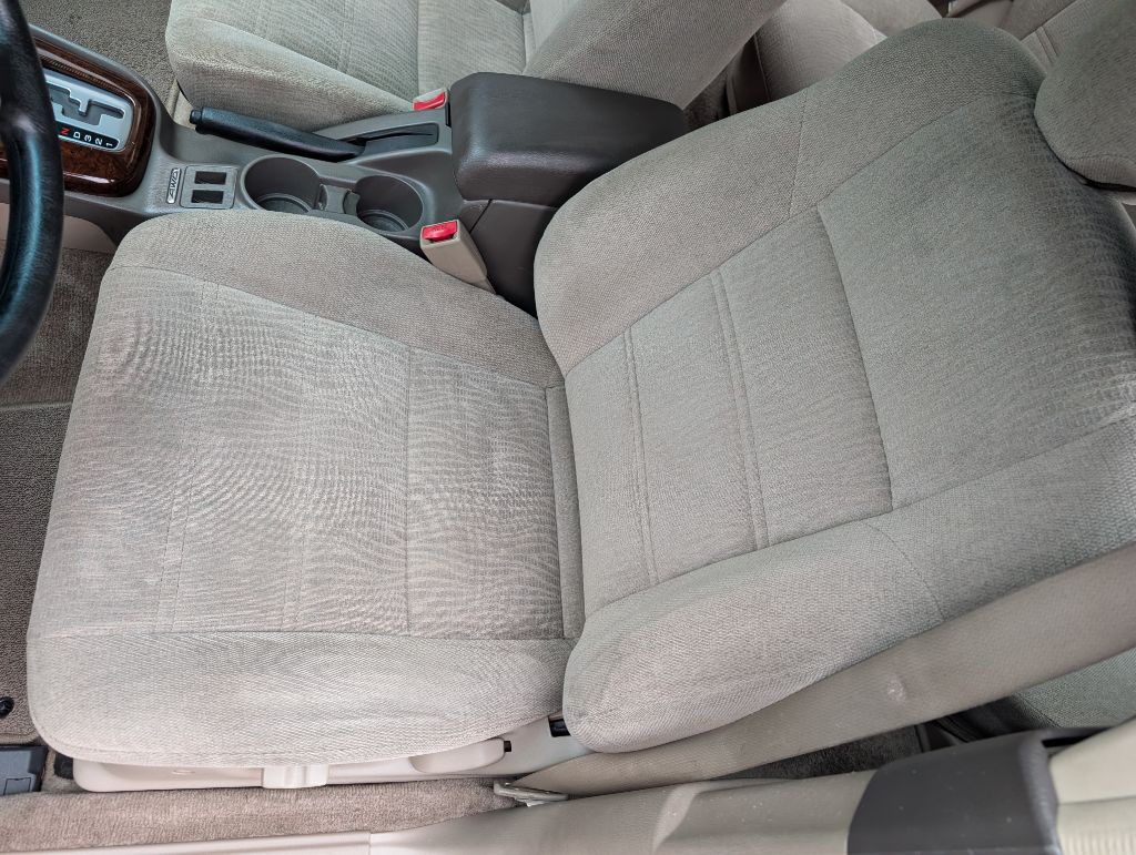 2002 Subaru Legacy Image 9