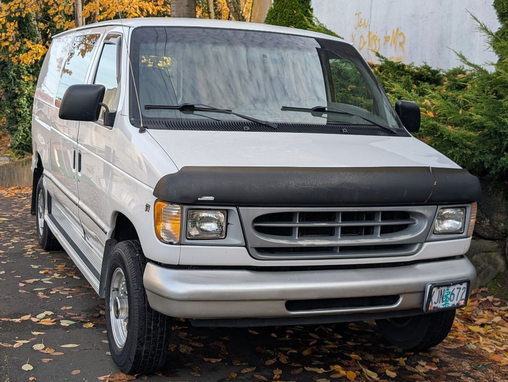 2000 Ford Econoline Image 1