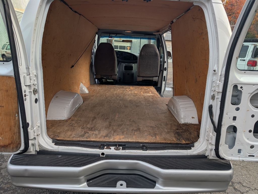 2000 Ford Econoline Image 6