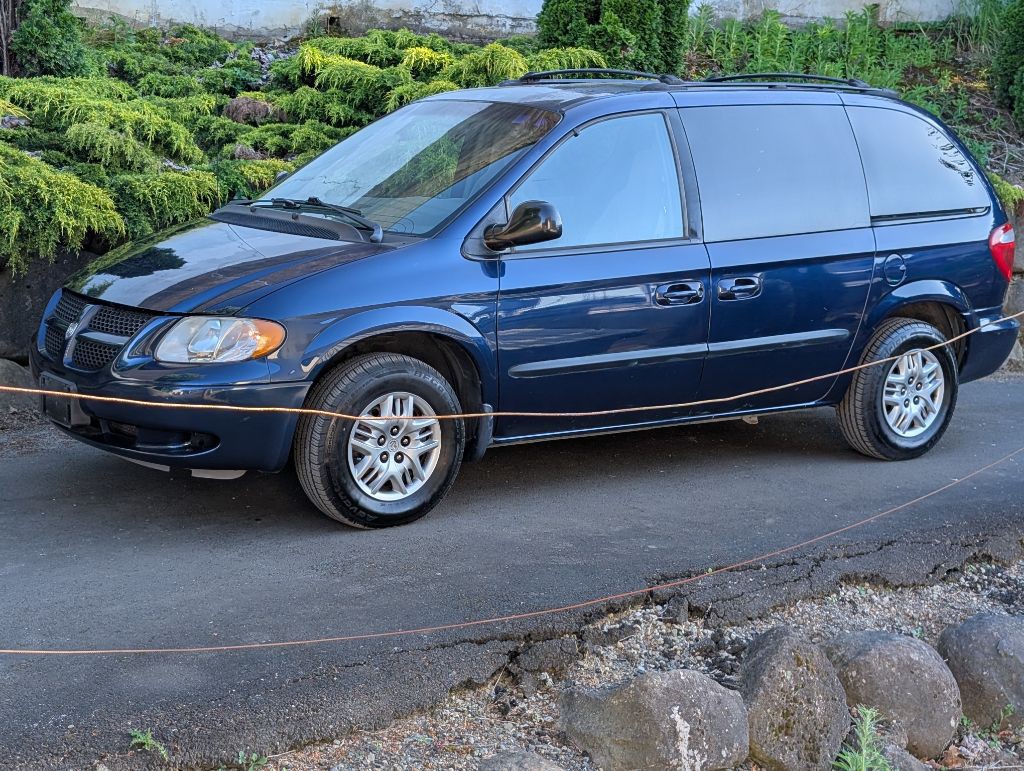 2002 Dodge Ram Van Image 2