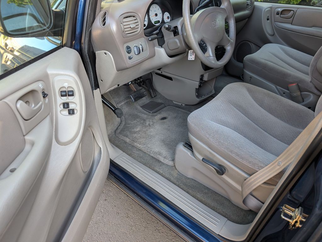 2002 Dodge Ram Van Image 4