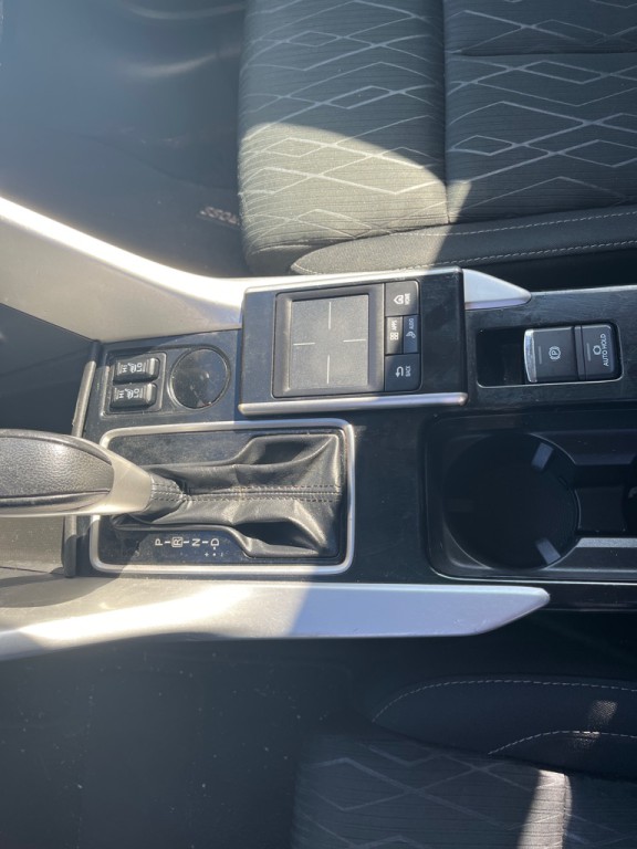2020 Mitsubishi Eclipse Image 8