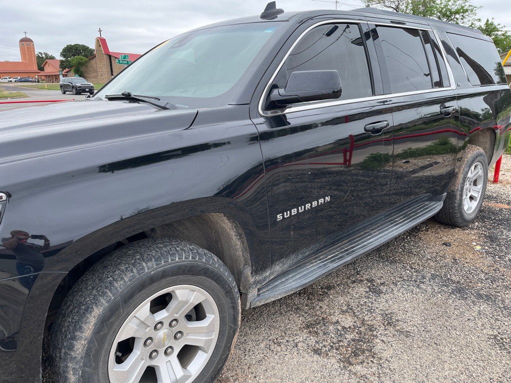 2018 Chevrolet Suburban Image 3