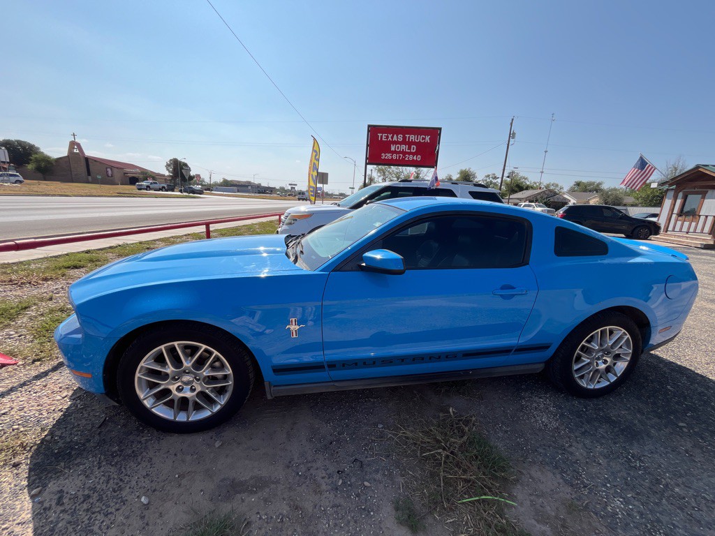 2012 Ford Mustang Image 2