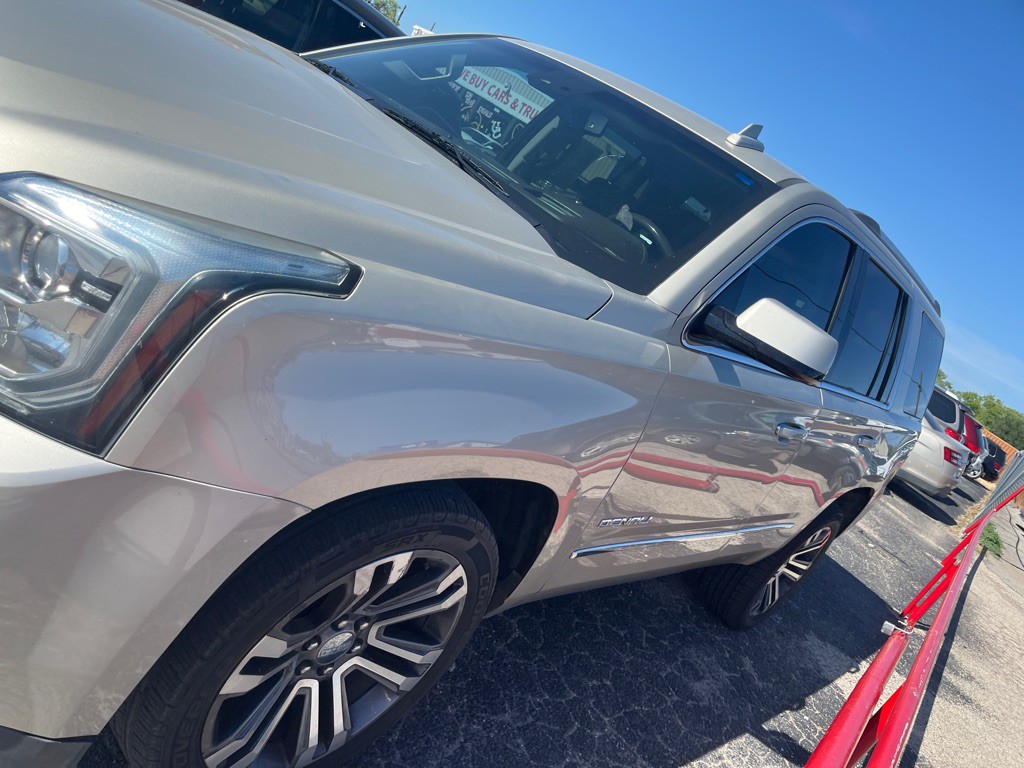 2017 GMC Yukon Image 2