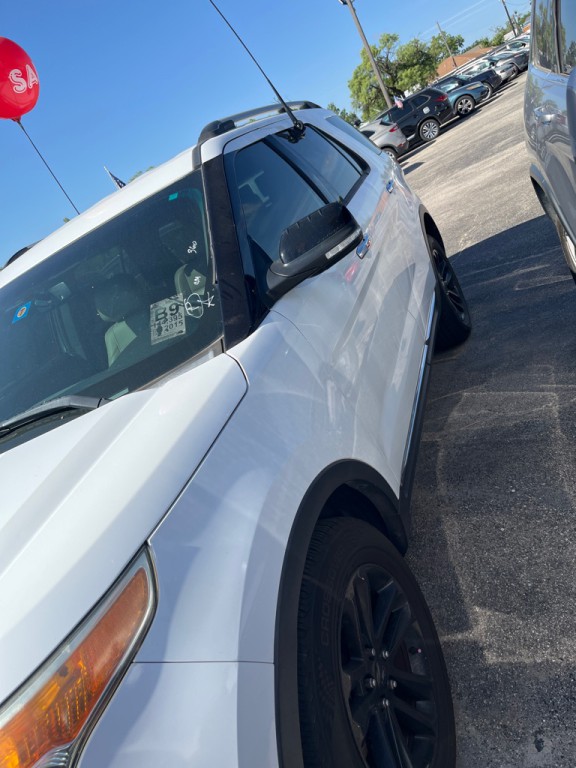 2015 Ford Explorer Image 2