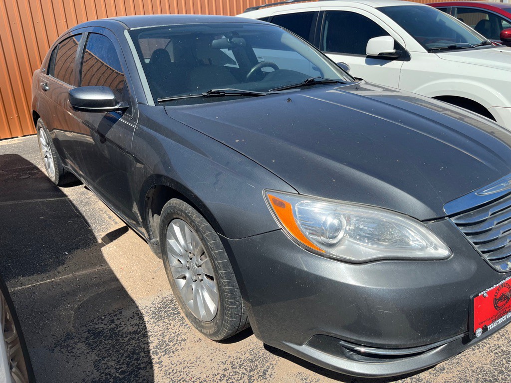 2012 Chrysler 200 Image 1