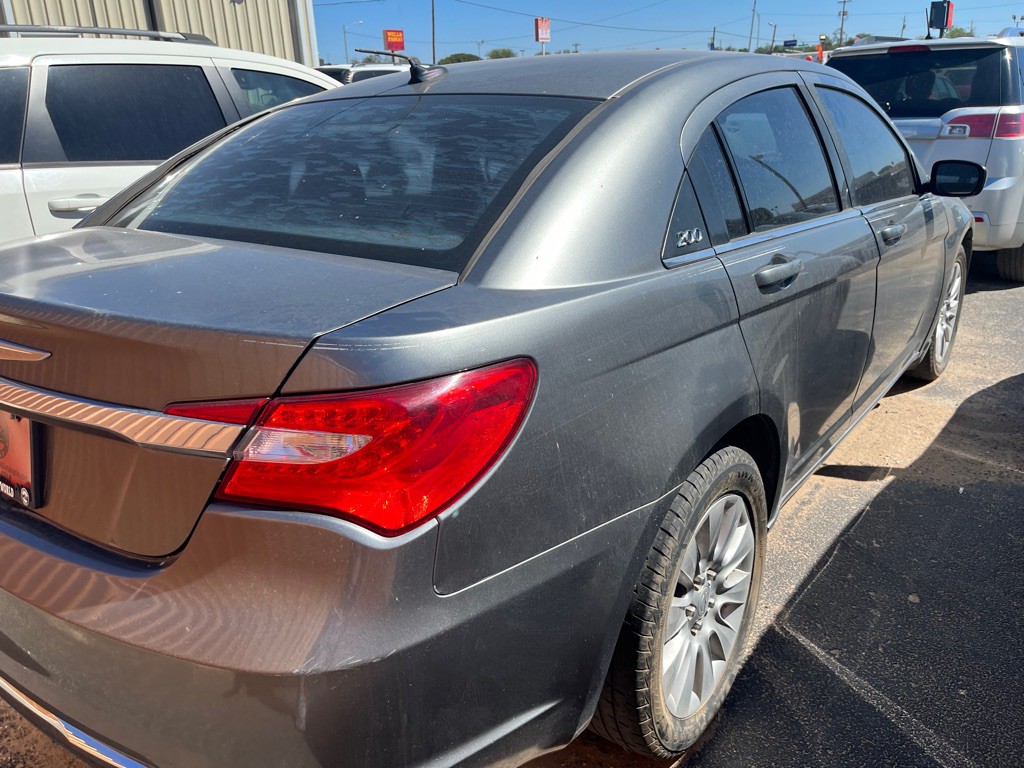 2012 Chrysler 200 Image 3
