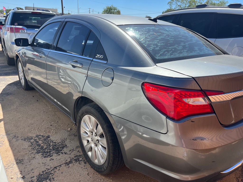 2012 Chrysler 200 Image 4