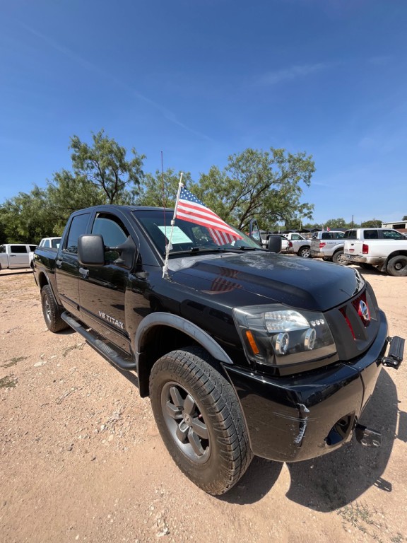 2014 Nissan Titan Image 2