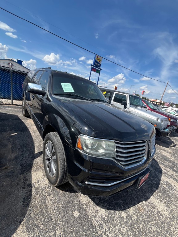 2016 Lincoln Navigator Image 2