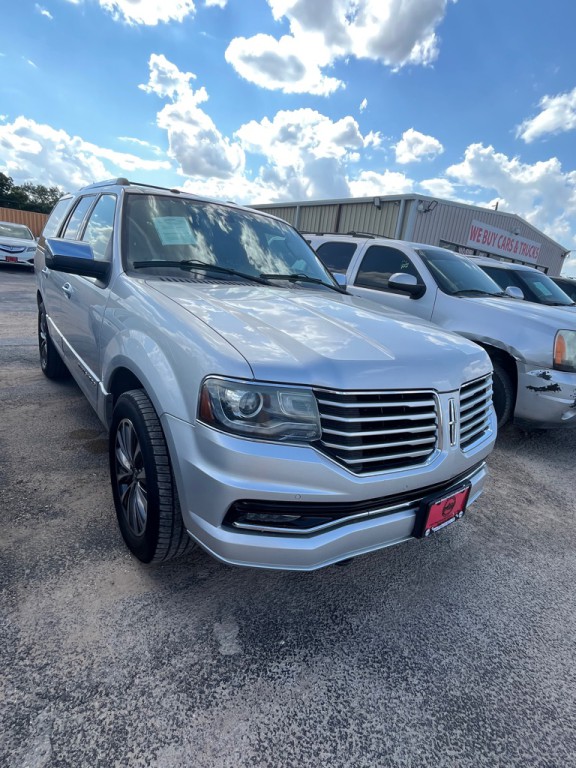 2016 Lincoln Navigator Image 2