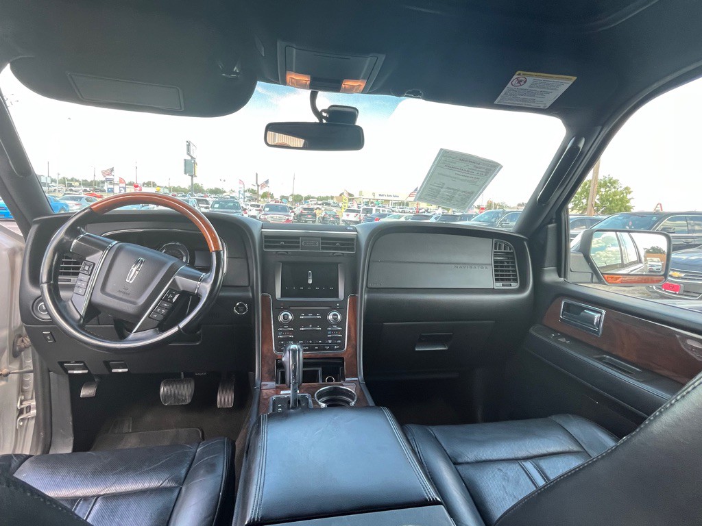 2016 Lincoln Navigator Image 6