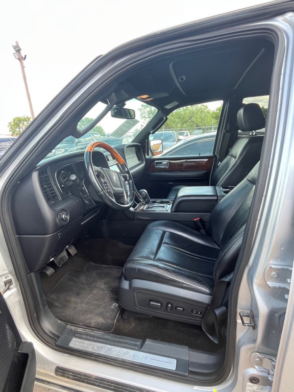2016 Lincoln Navigator Image 8