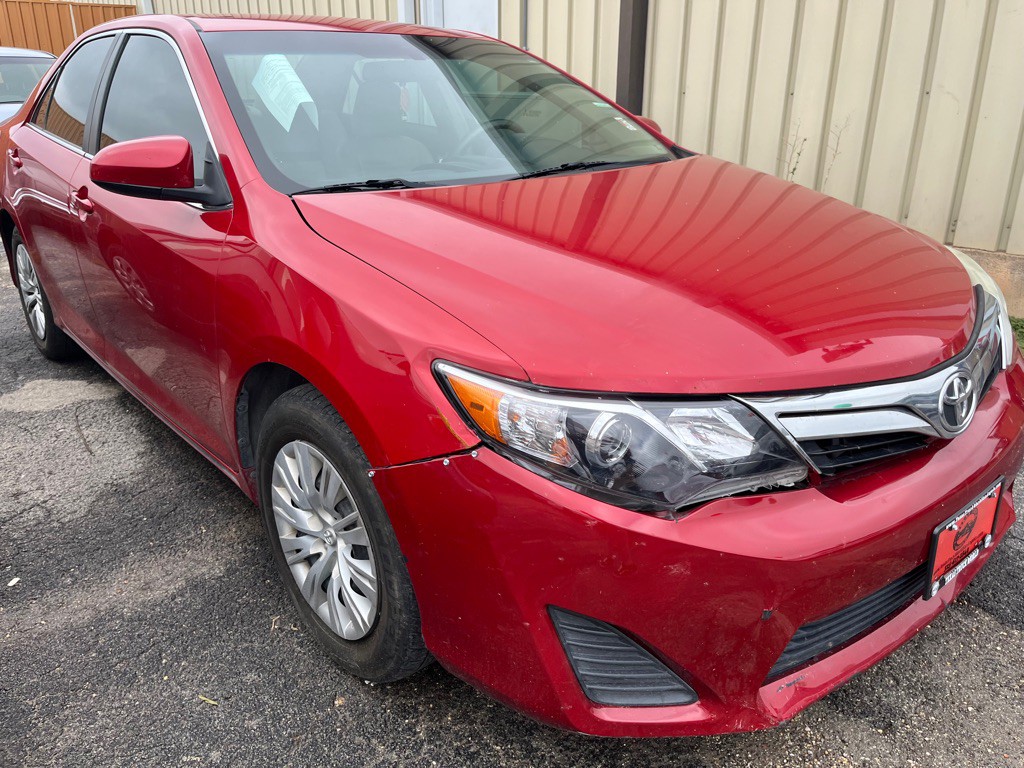 2013 Toyota Camry Image 2
