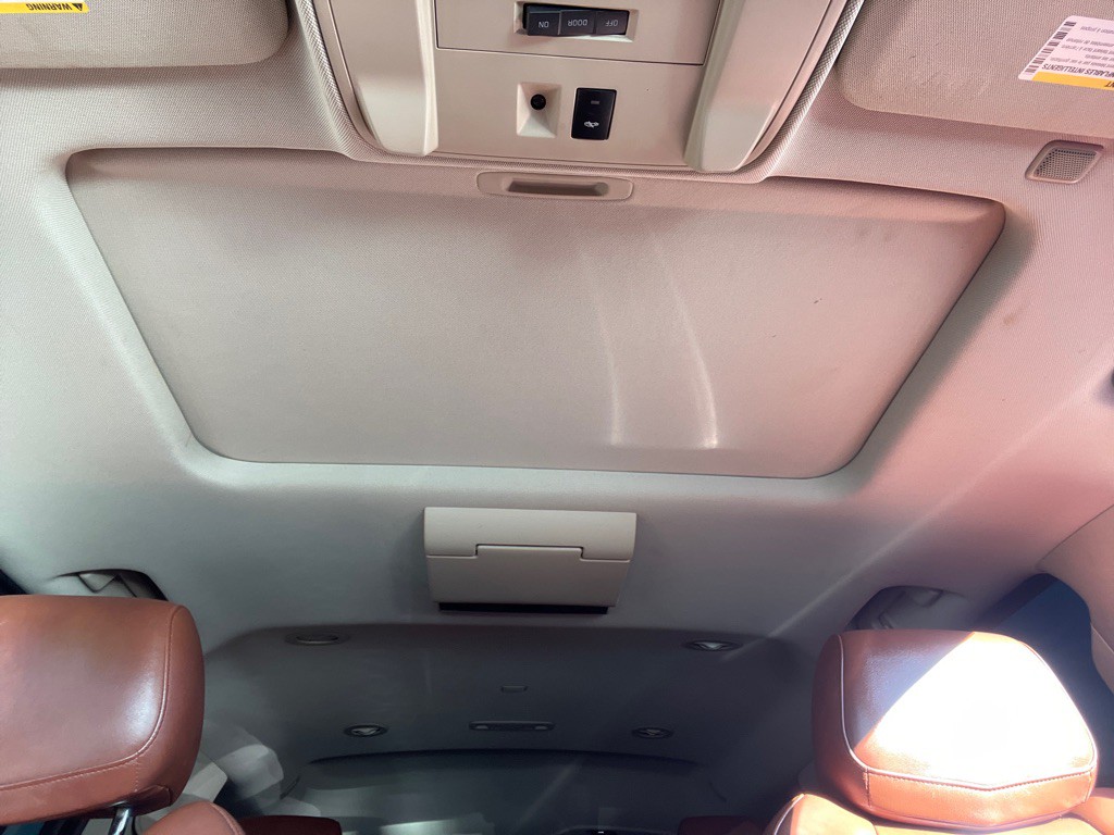 2015 Cadillac Escalade Image 8