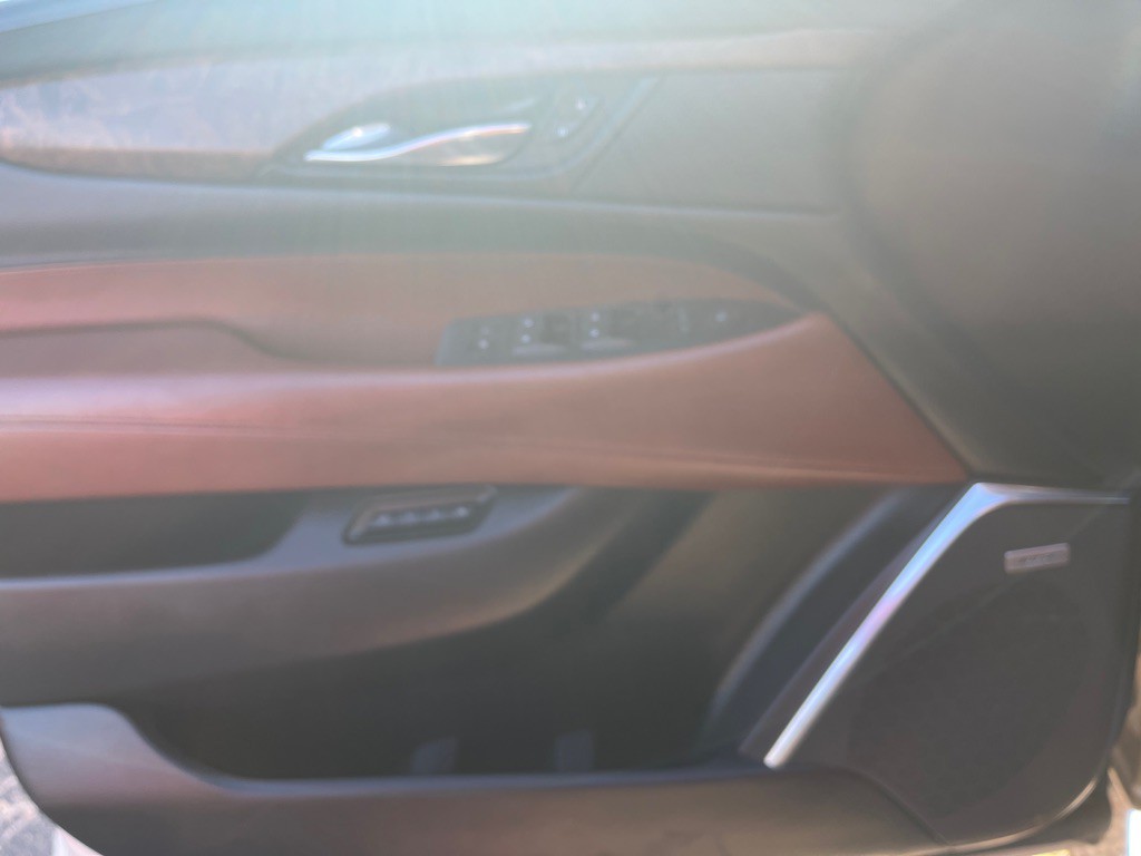 2015 Cadillac Escalade Image 9