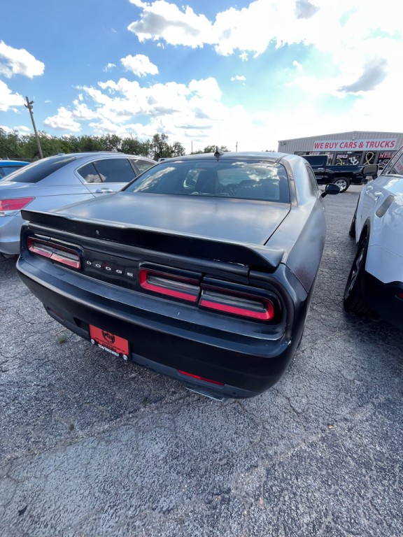 2015 Dodge Challenger Image 4