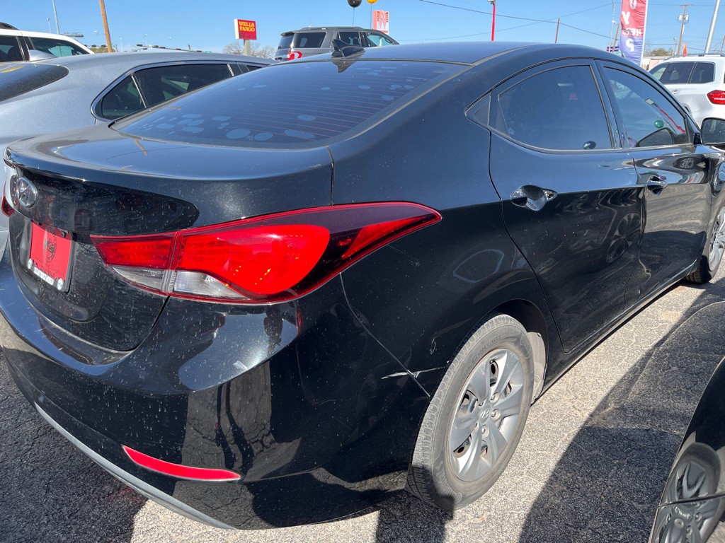 2016 Hyundai Elantra Image 3