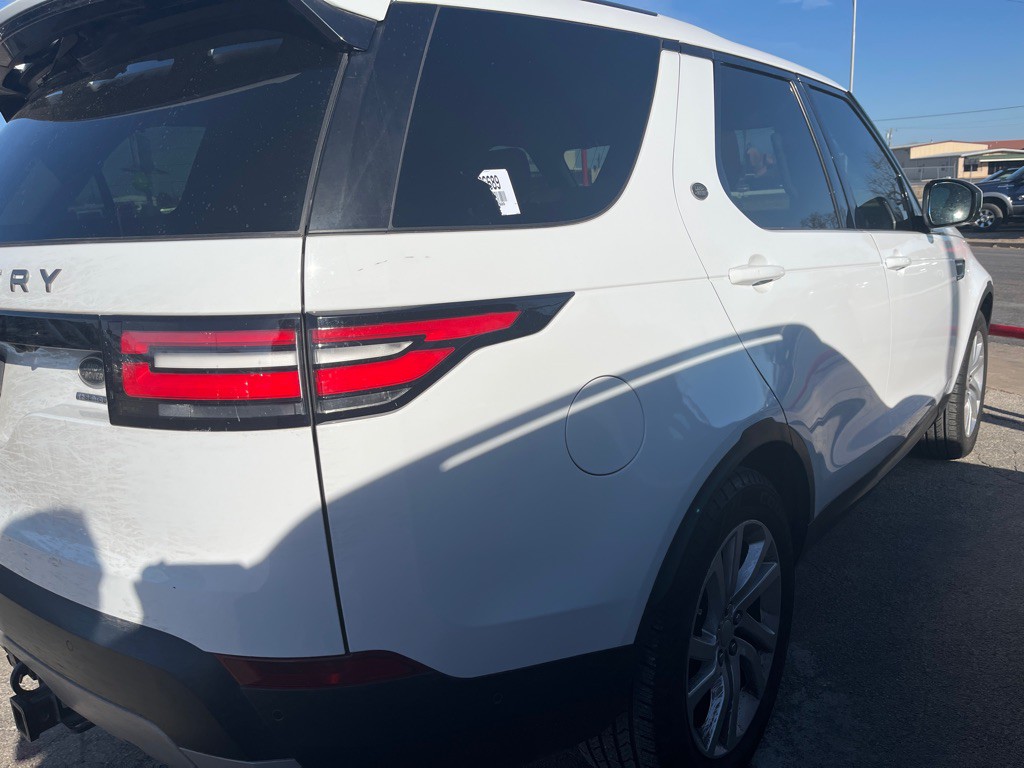 2017 Land Rover Discovery Image 3