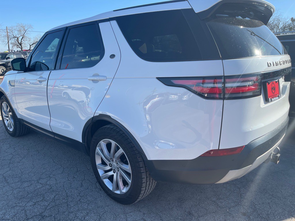 2017 Land Rover Discovery Image 4