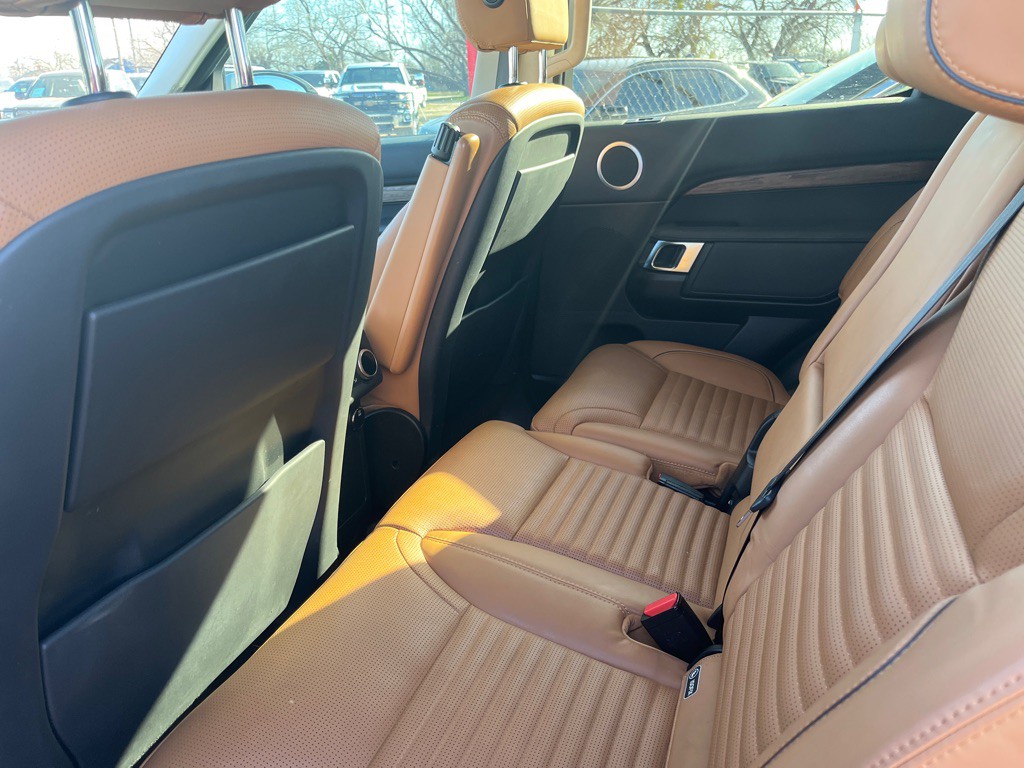 2017 Land Rover Discovery Image 10