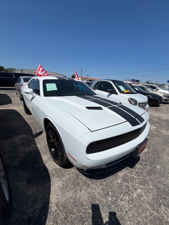 2017 Dodge Challenger Image 2