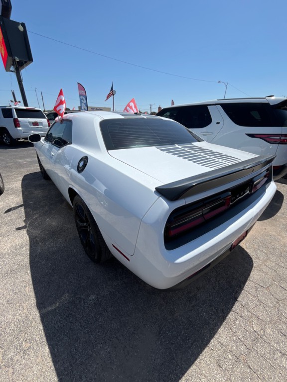 2017 Dodge Challenger Image 4
