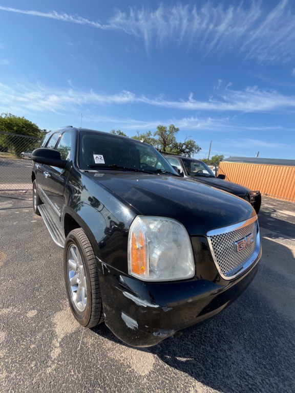 2011 GMC Yukon Image 2