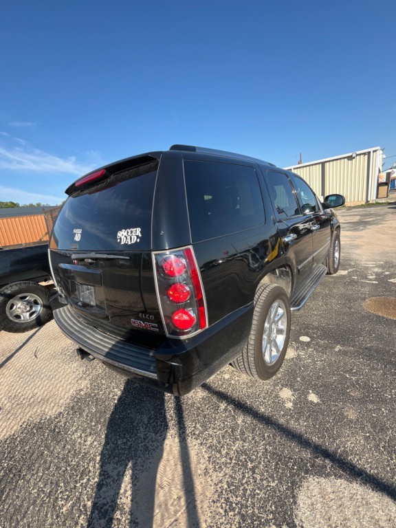 2011 GMC Yukon Image 3