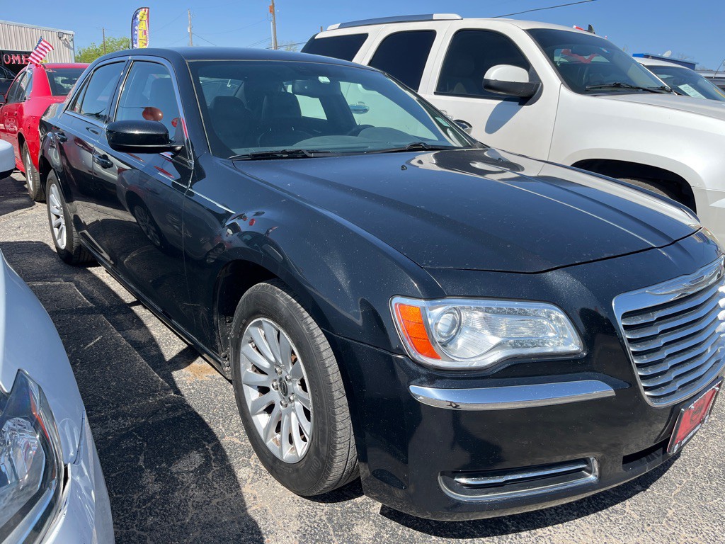 2013 Chrysler 300 Image 2